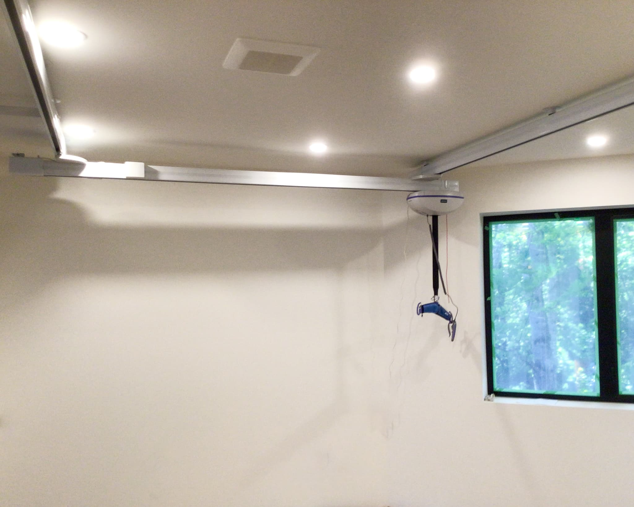 Arjo X-Y Ceiling Lift Featured Image